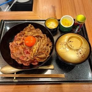 和牛専門 牛めし 前田優