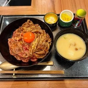 和牛専門 牛めし 前田優