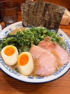 横浜豚骨醤油ラーメンYOLO