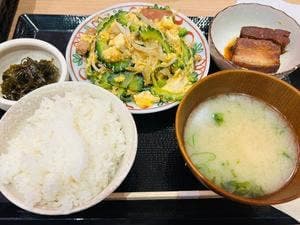 沖縄料理 なんくるないさーと芝浦すしわさび出張所