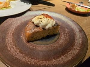 原価ワインとお肉料理 Cuento