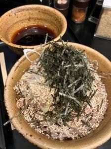 なぜ蕎麦にラー油を入れるのか。神田小川町店