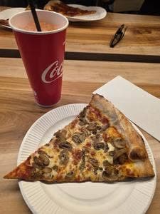 PIZZA SLICE フードコート P.