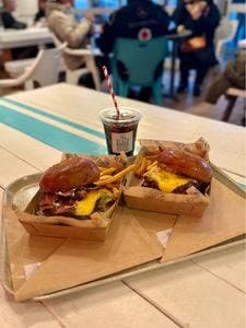 THE BEACH BURGER HOUSE