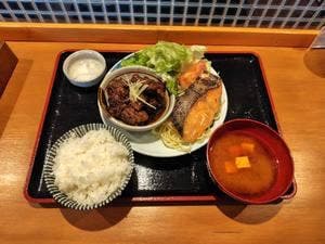 食堂ミートル