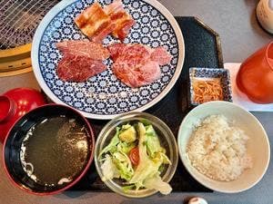 焼肉会席 ともじ