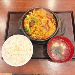 楊銘宇 黄燜鶏米飯 御徒町店