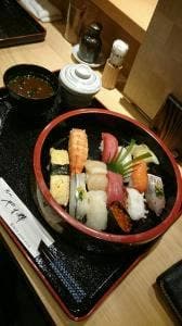 鮨処 やま輝
