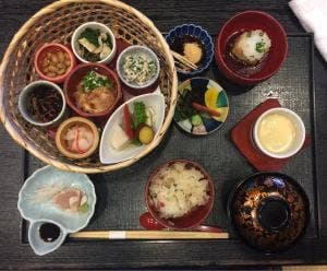 日本料理 わらびの森