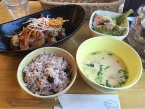 ごろん