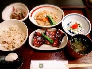 やお屋の二かい