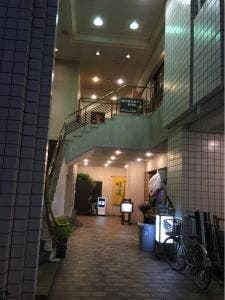 サリーズ バー