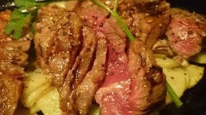 お肉とアヒージョBAR エイト
