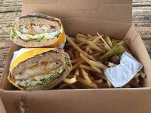 Wine shop & 島Sandwich るすた