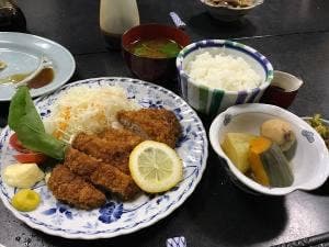 はやぶさ温泉 食事何処
