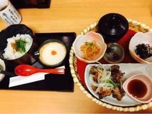 ご飯ととろろ とろ麦 サニーサイドモール小倉店
