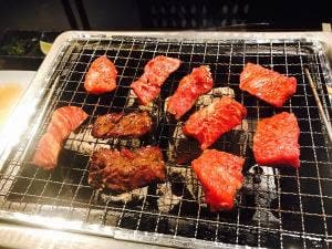 炭火焼肉 笑びす