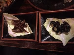 薄利多賣半兵ヱ 京都四条大橋先斗町の道路をはさんで向かい店