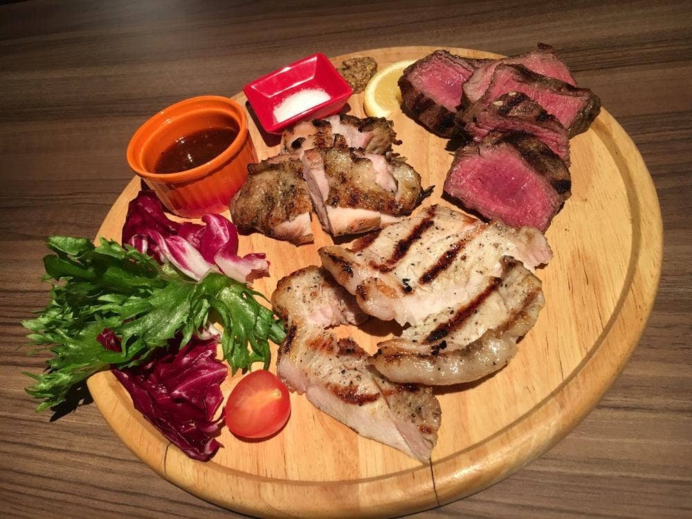 肉バル ハチ