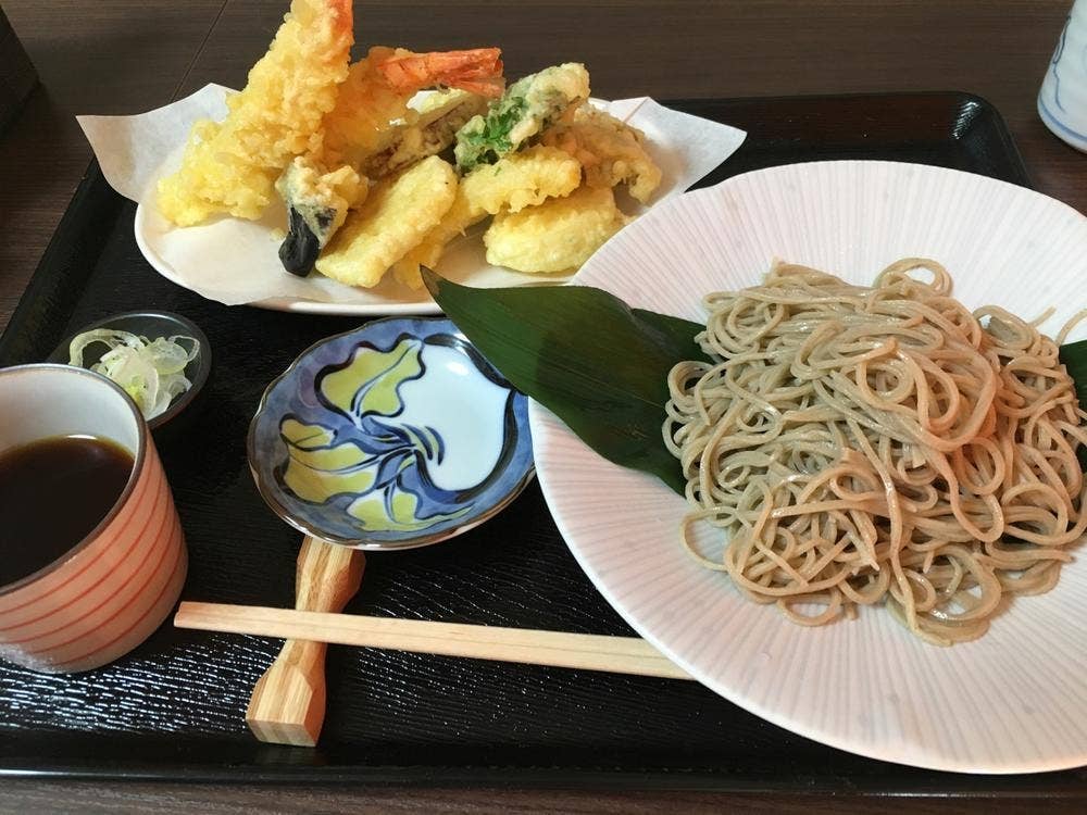 路地の奥 くるまや