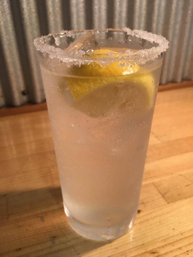 炭火ホルモン焼き まるかん