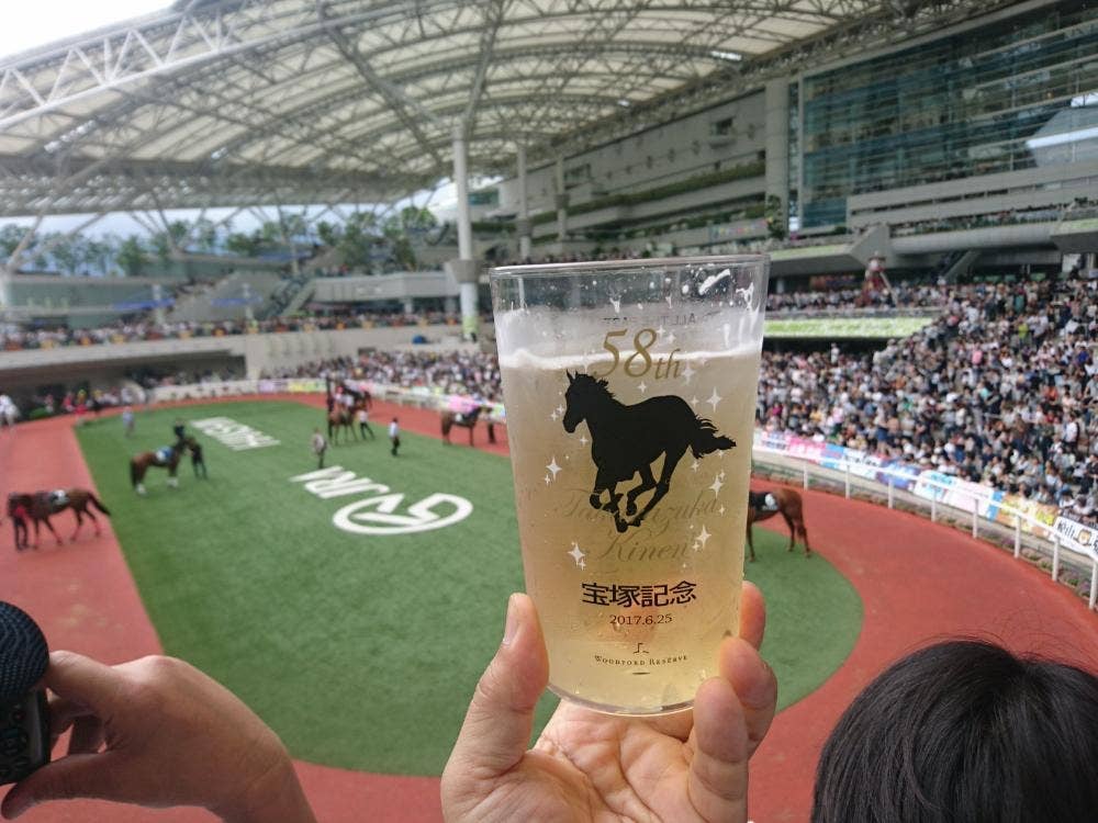 阪神競馬場 中央ビールテント