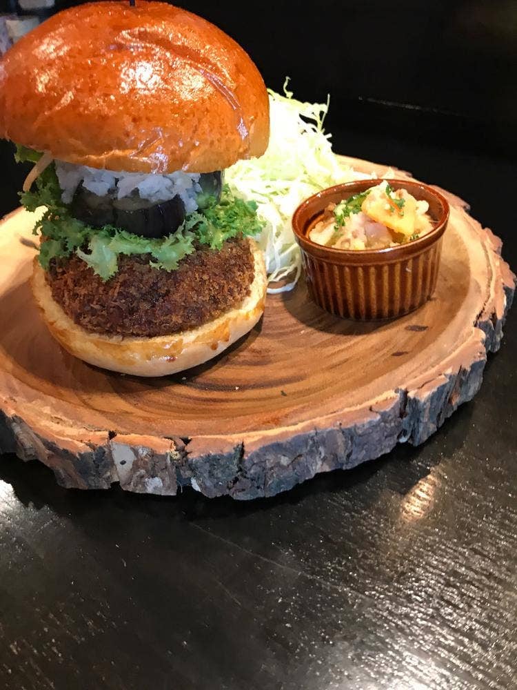 メンチカツバーガー屋 三茄子