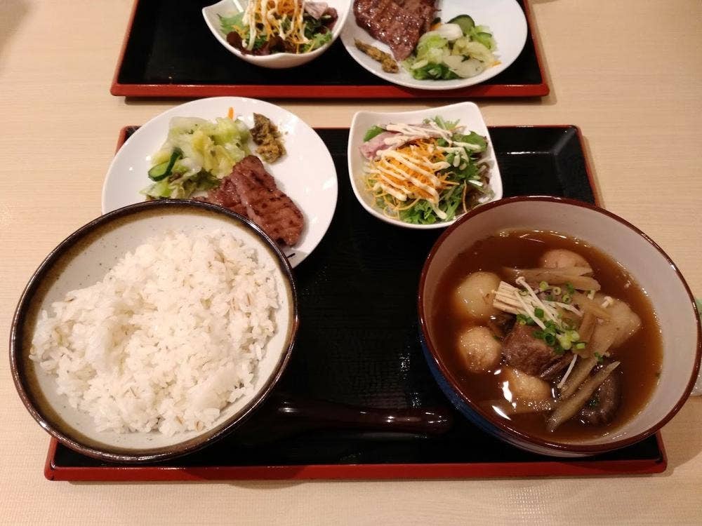 牛たん炭焼 利久 天童店