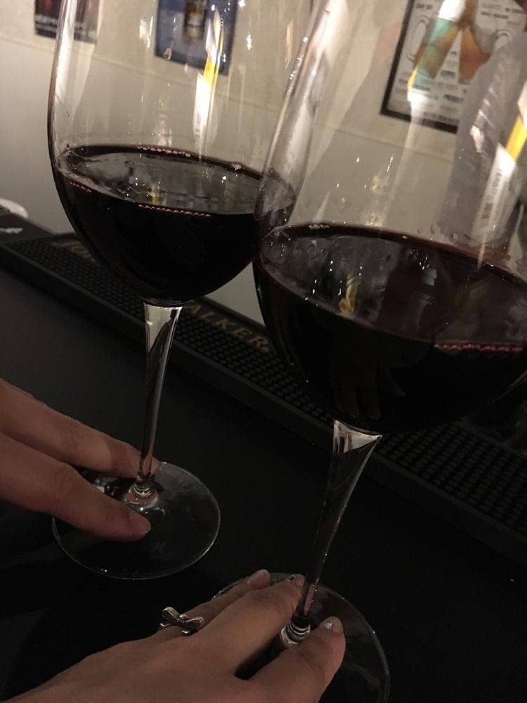カジュアルバー Wineys