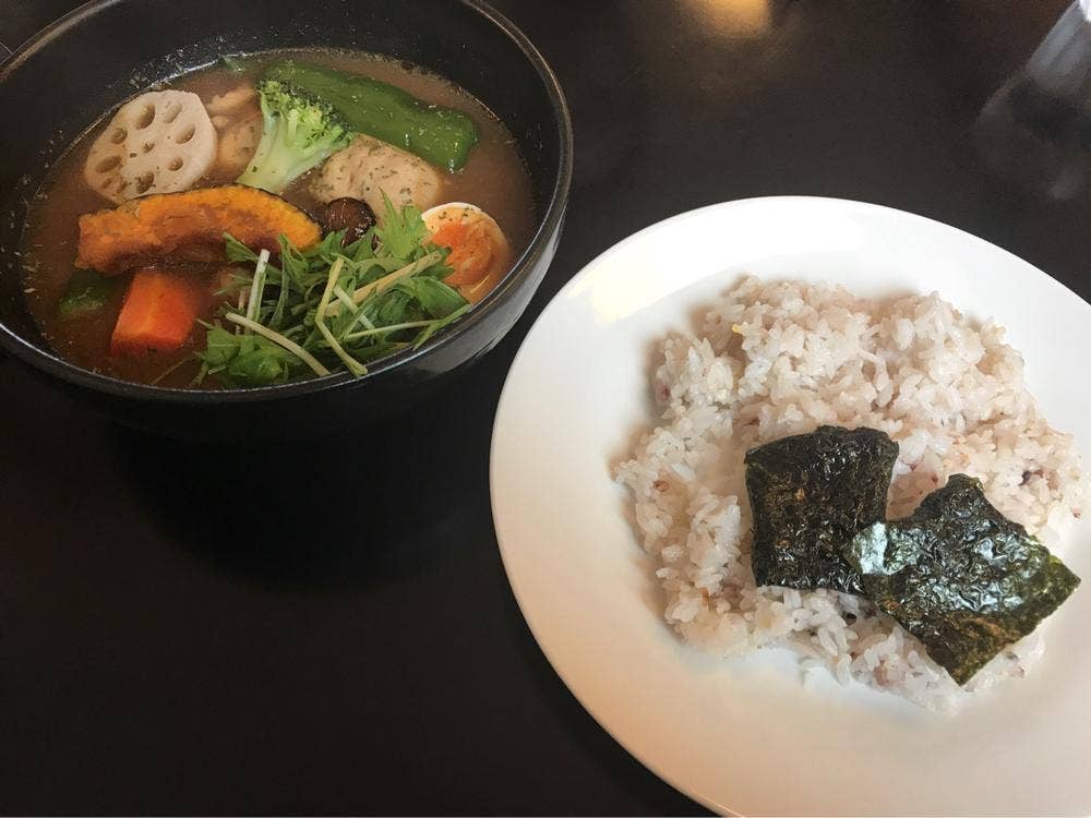 カレーダイニングモモ