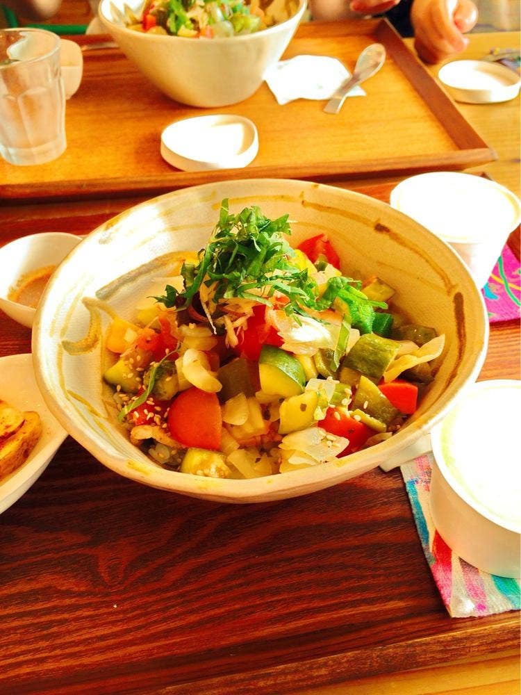 Hachi Café