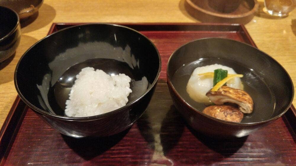 中伴