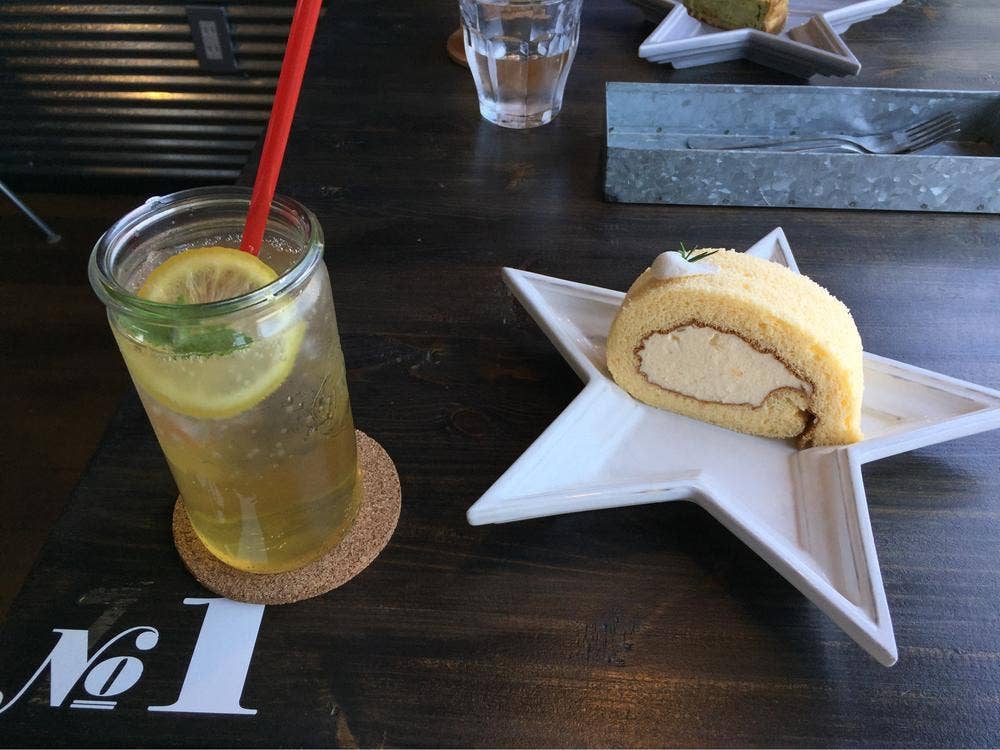 カフェ ミツバチ