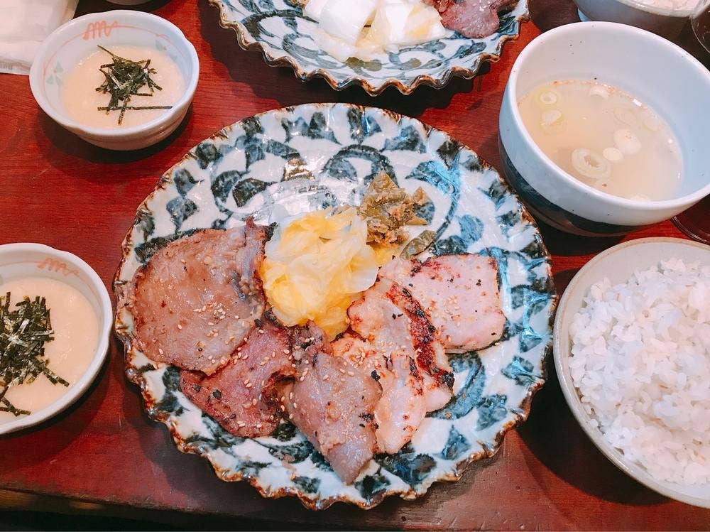 築地 牛たん 伊地知