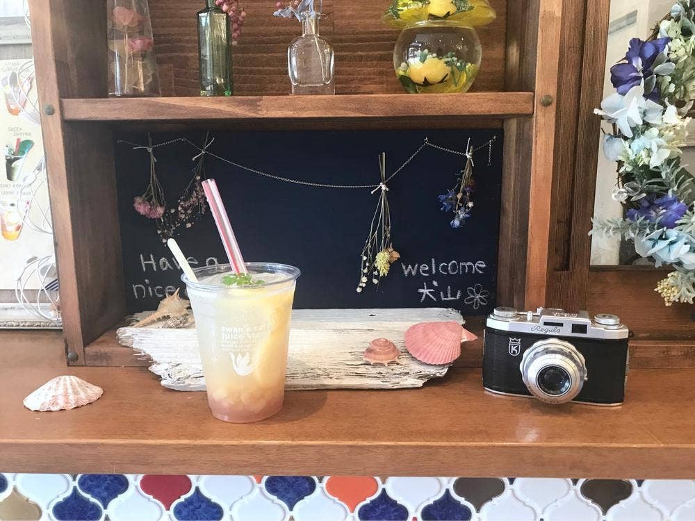 swan's cafe juice stand