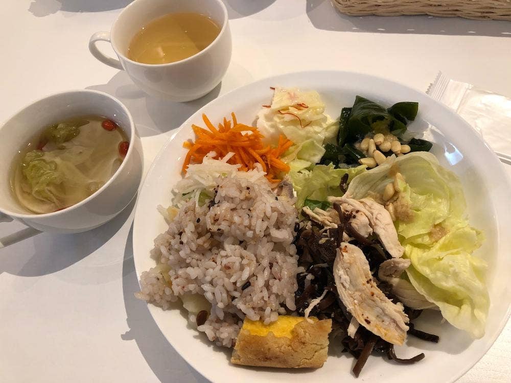 厳選健茶と自養旬菜 イスルク