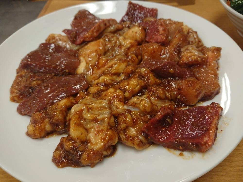 ホルモン焼あじさや