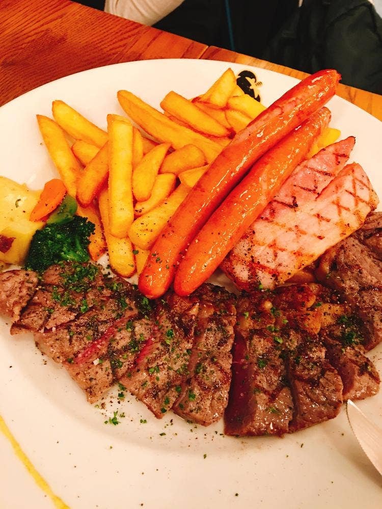 Brasserie & Wine cafe Buzz