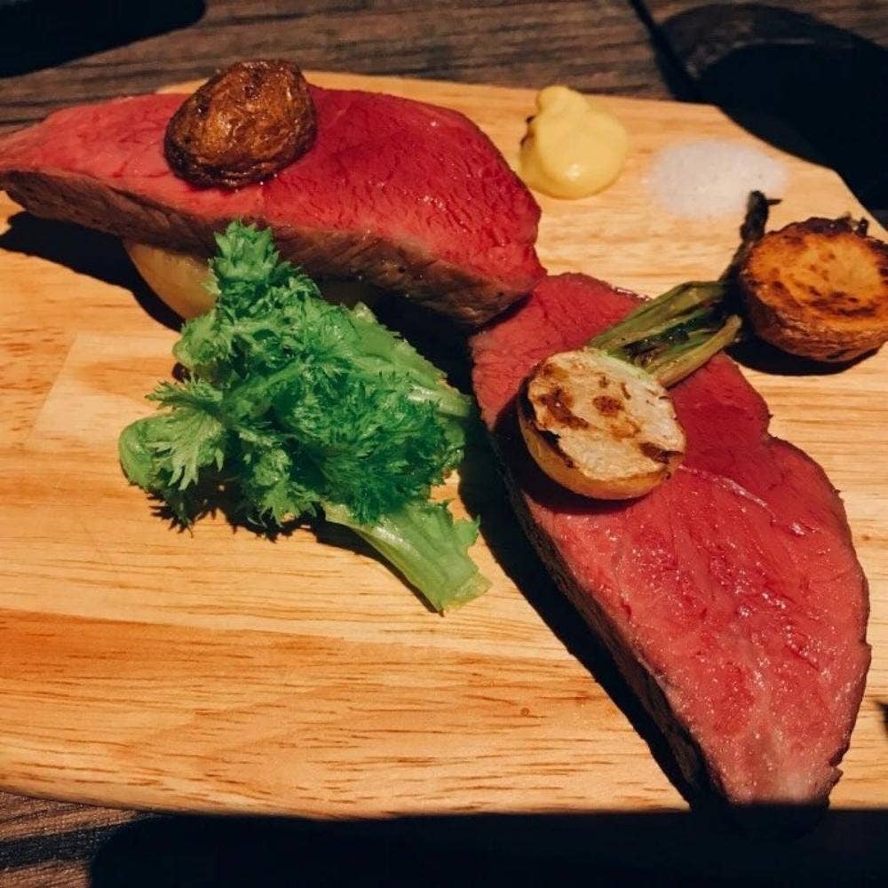 お肉とワイン。 フィガロ