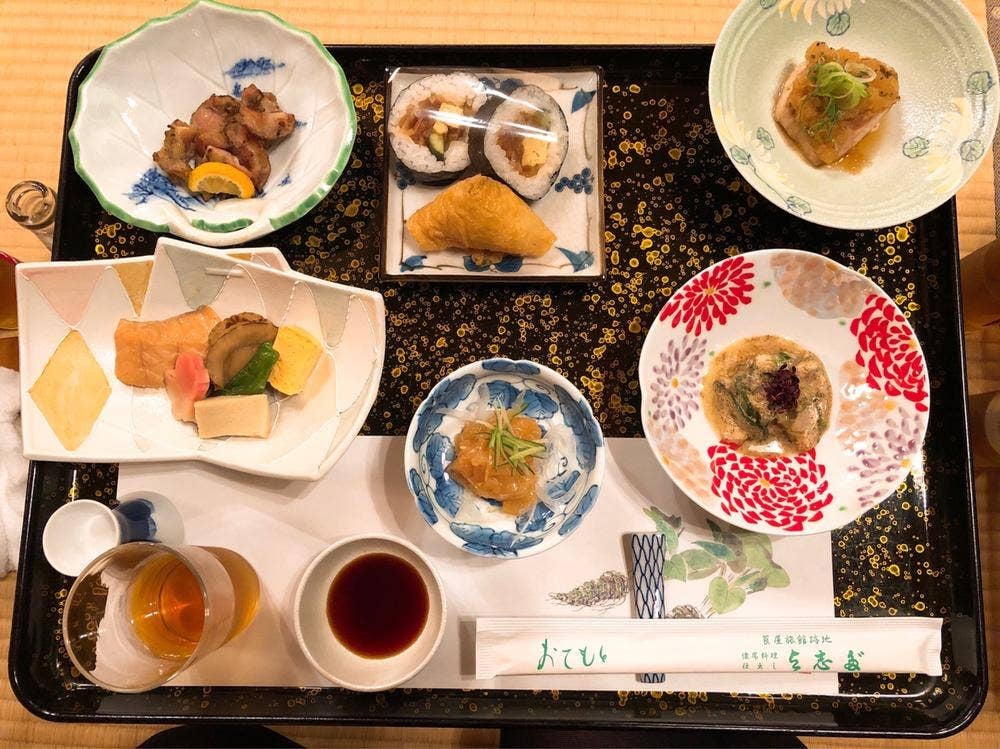 料理・仕出し 与志多