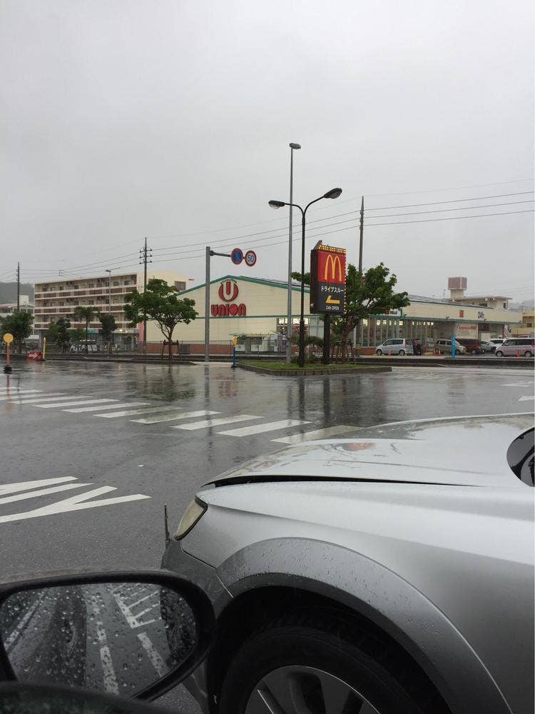 マクドナルド 国場十字路店