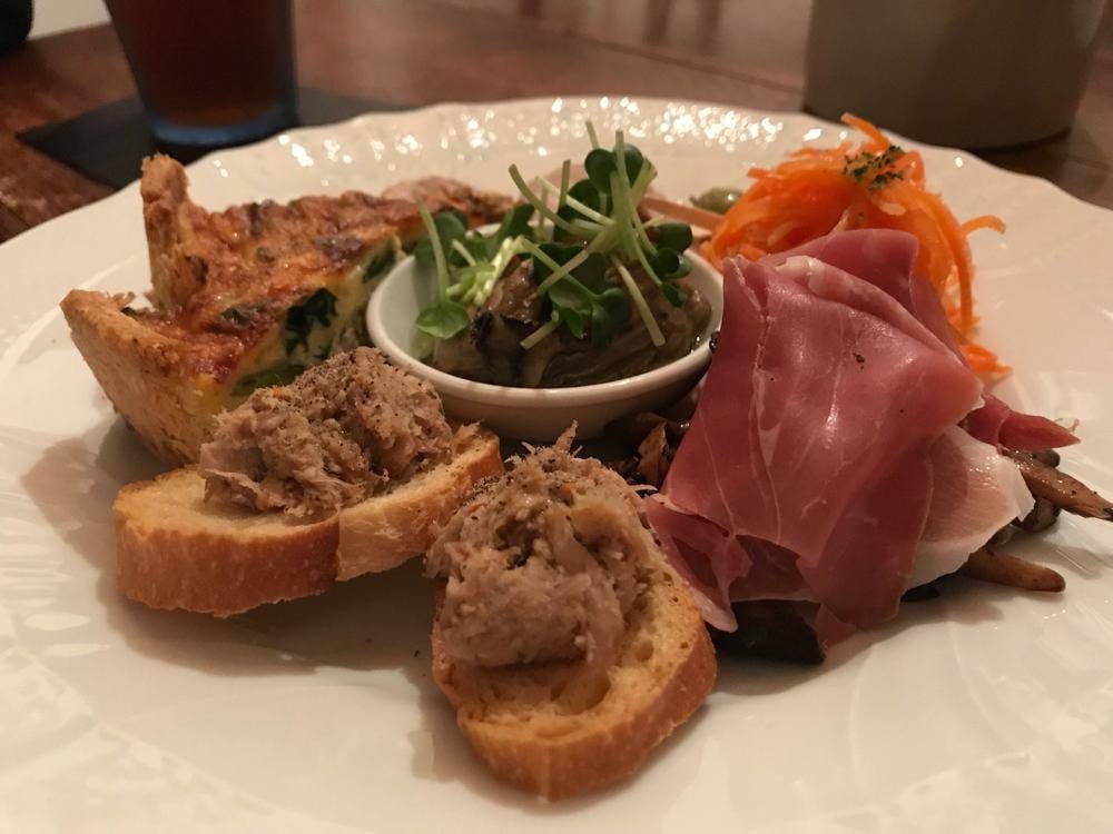 レストラン AKARI