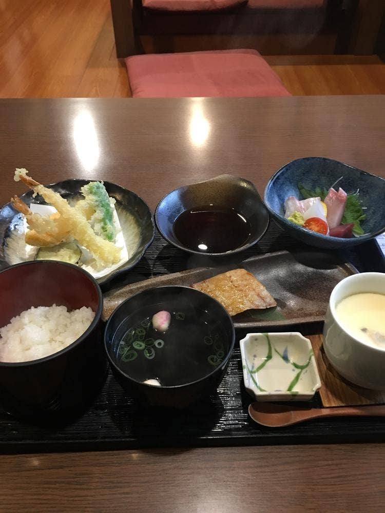 新和食料理・創作居酒屋 七つの月の夢