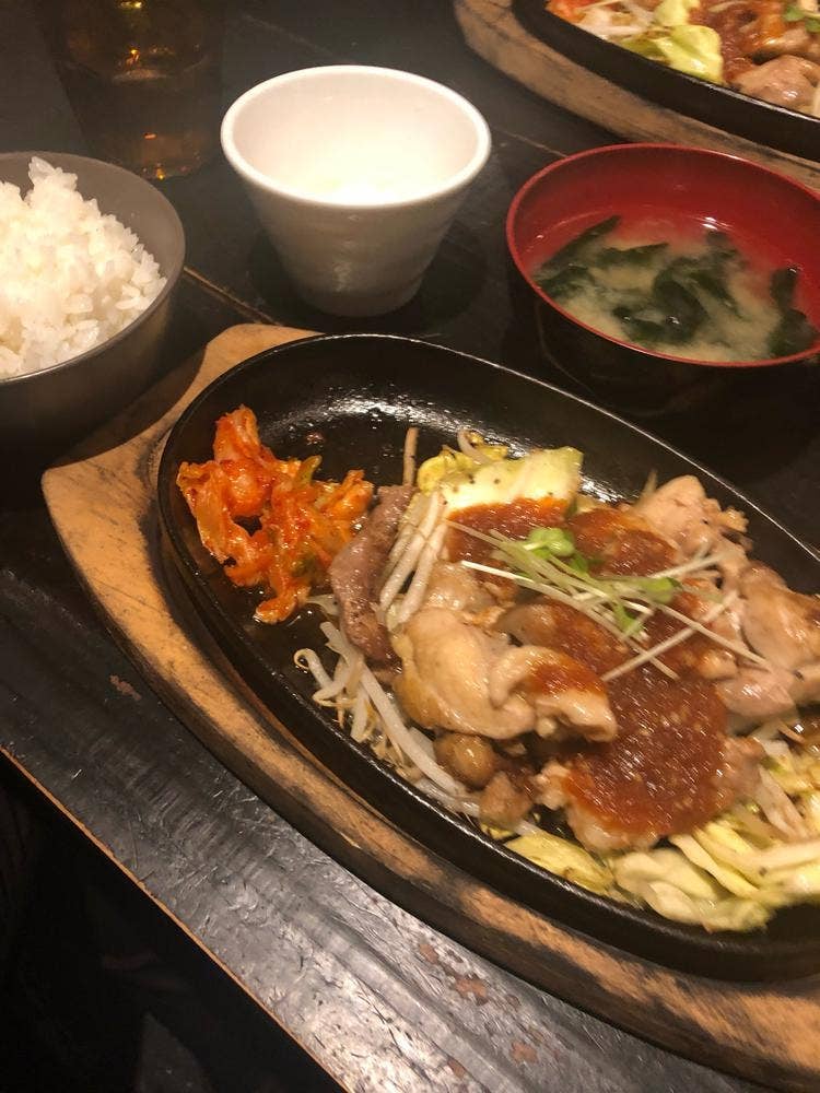 焼肉 牛腸鉄平食堂