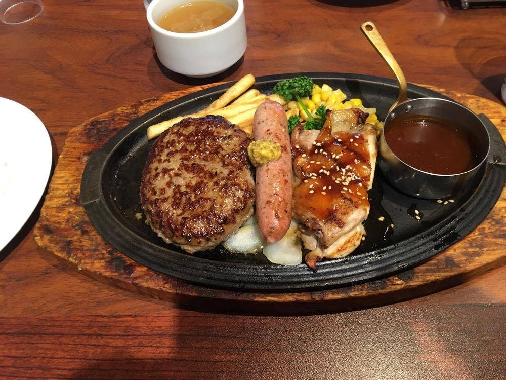 ロイヤルホスト 本城店