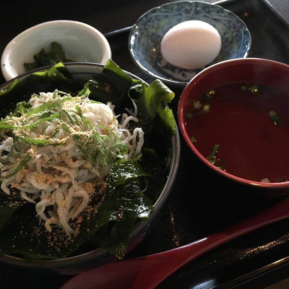 定食屋&ゲストハウス うしお