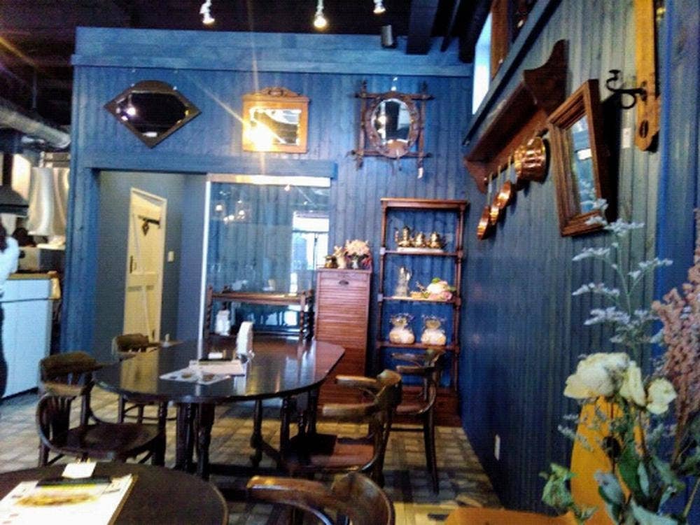 DOLPHIN CAFE LONDON
