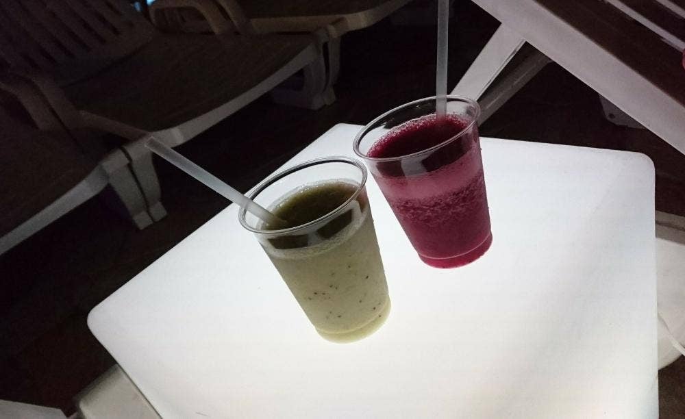 プールサイドレストラン アウトリガー