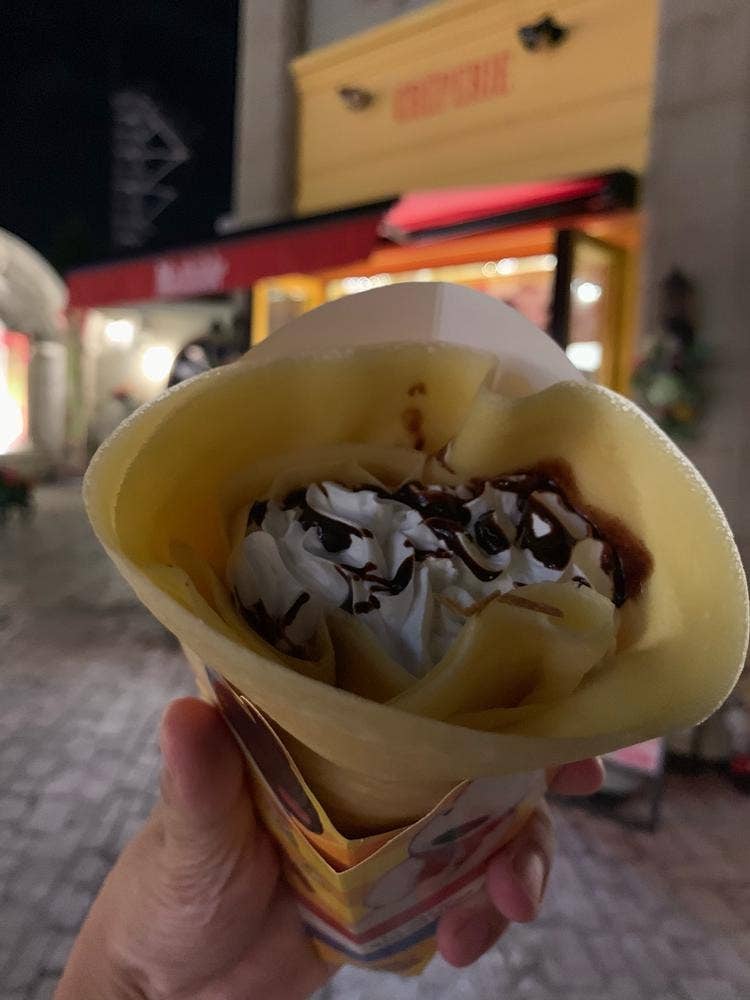 リサとガスパールタウン クレープ店