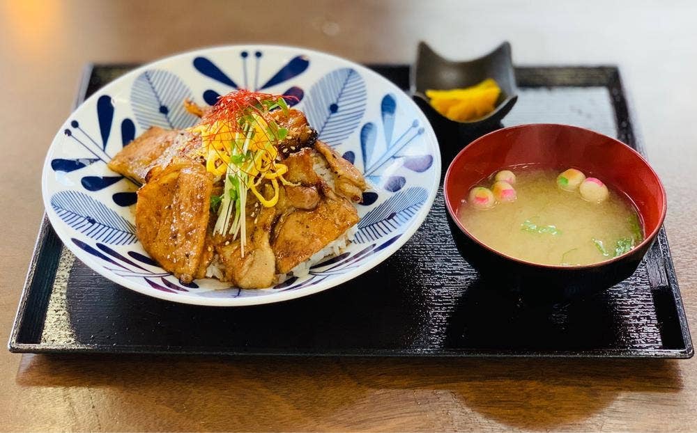 美瑛豚丼 のぶ太郎